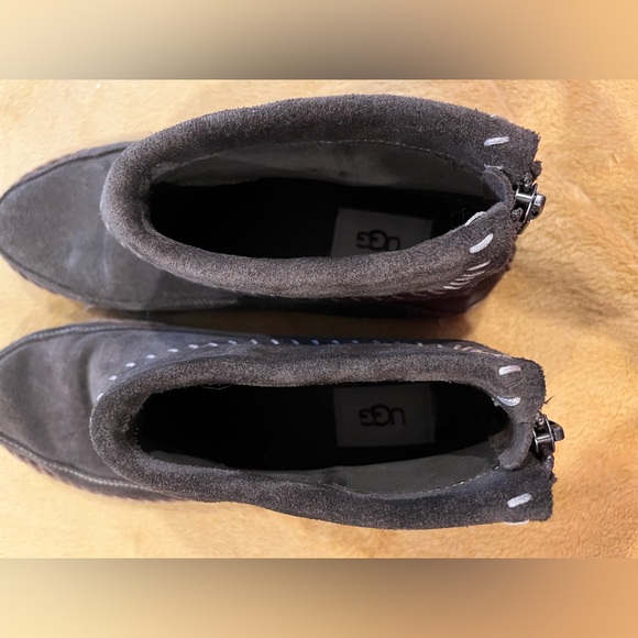 Ugg Varney Amphora Booties size 8 - Picture 6 of 8